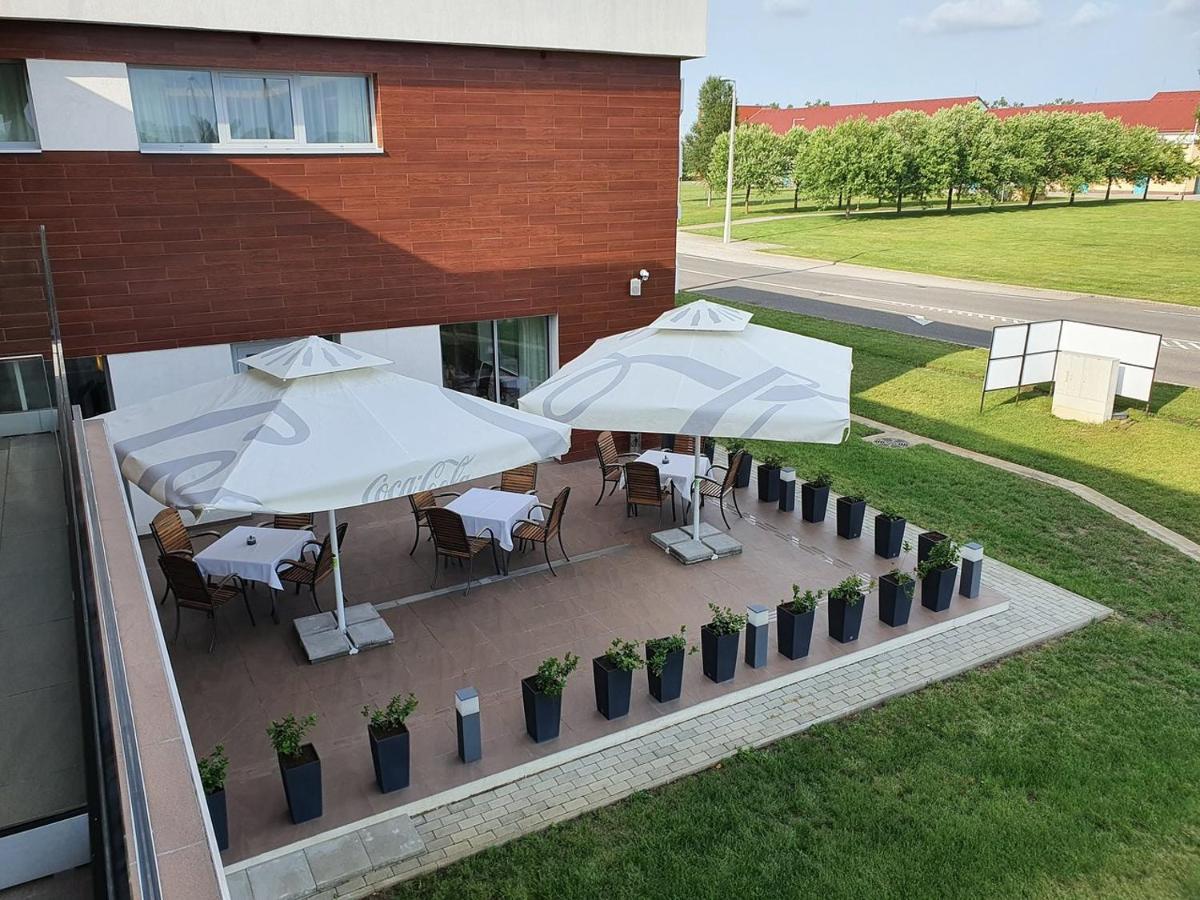 Outlet Hotel Polgár Exteriör bild