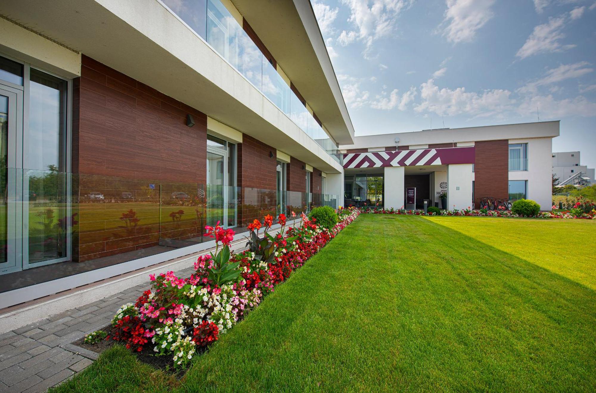 Outlet Hotel Polgár Exteriör bild