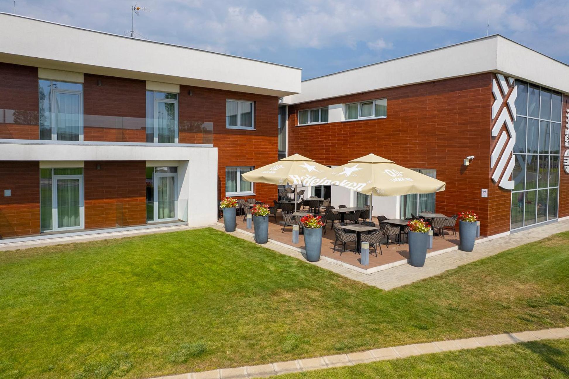 Outlet Hotel Polgár Exteriör bild