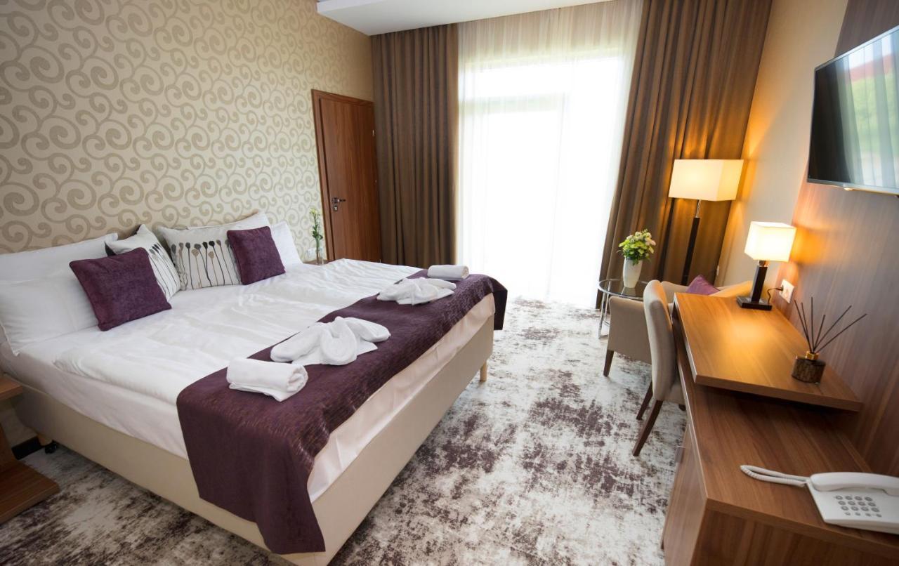 Outlet Hotel Polgár Exteriör bild